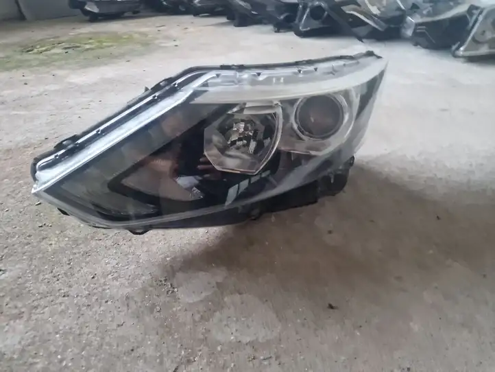 Nissan Qashqai (2013 - 2017) 10018013 Передняя фара — фото 1