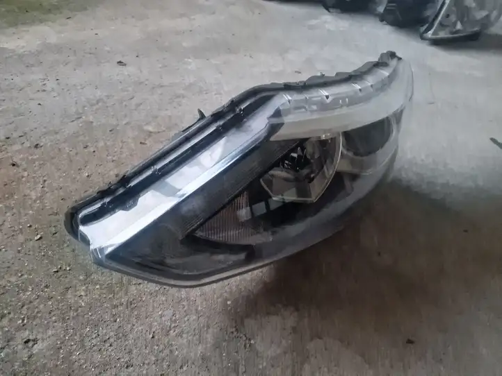 Nissan Qashqai (2013 - 2017) 10018013 Передняя фара — фото 8