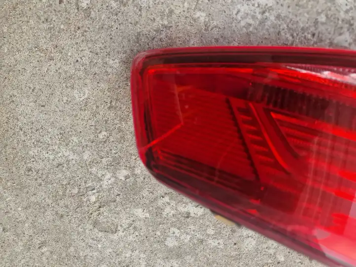 Volkswagen PASSAT B8 (2015 - ) Задний фонарь в крышке багажника — фото 5