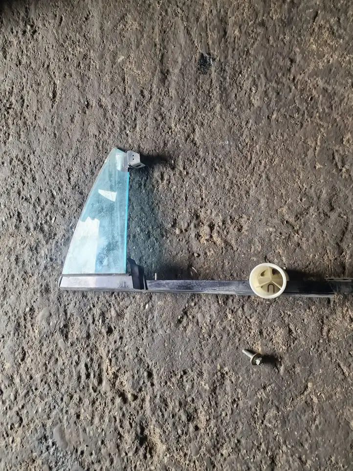 Mercedes-Benz CLS C219 (2003 - 2011) A2197300119 Форточка двери — фото 1