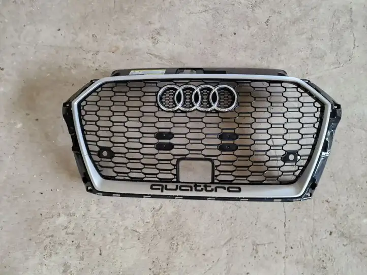 Audi RS3 (2015 - 2020) 8V5853651R Верхняя решетка радиатора — фото 1