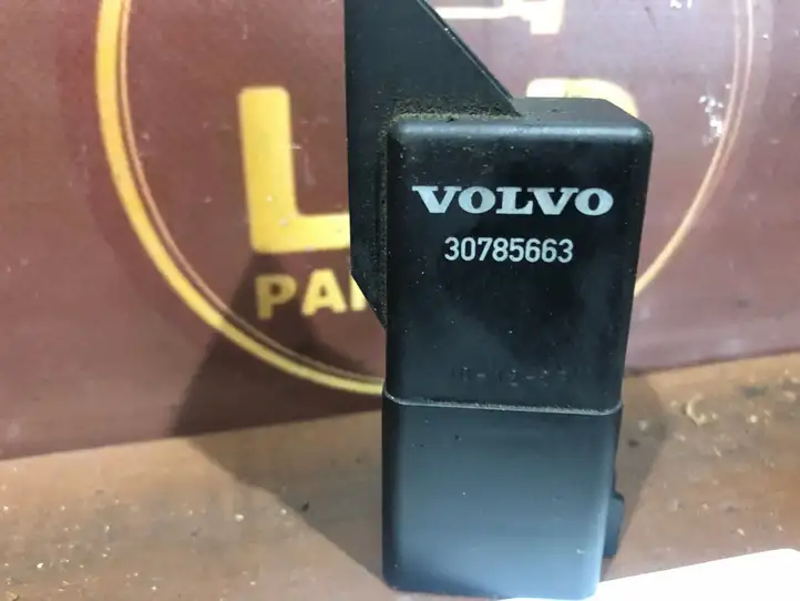 Volvo V70 (2000 - 2004) 30785663 Реле накала свечей — фото 2
