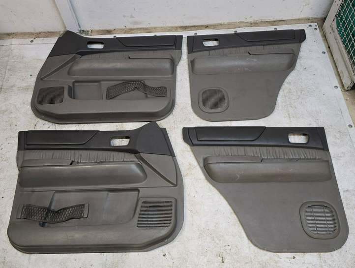 Nissan Patrol (1997 - 2010)  80977VB010 Комплект отделки дверей