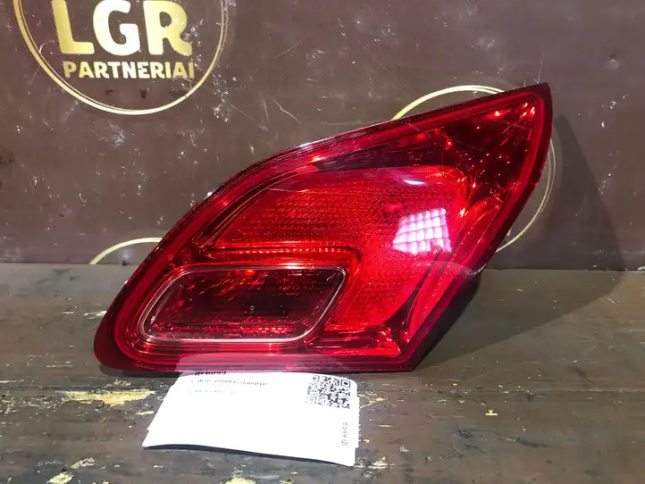Opel Astra J (2009 - 2012) 13282247 Задний фонарь в крышке багажника — фото 1
