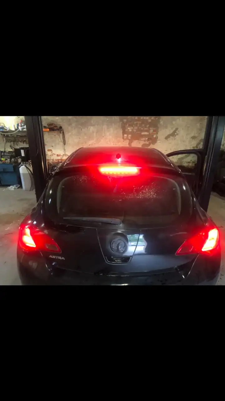 Opel Astra J (2009 - 2012) 13262019 Дополнительный стоп фонарь — фото 1