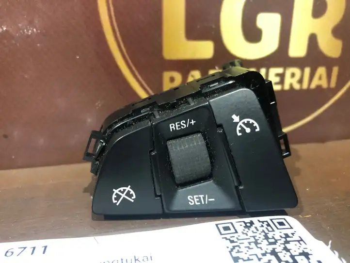 Opel Astra J (2009 - 2012) 13293155 Кнопки на рулевом колесе — фото 1