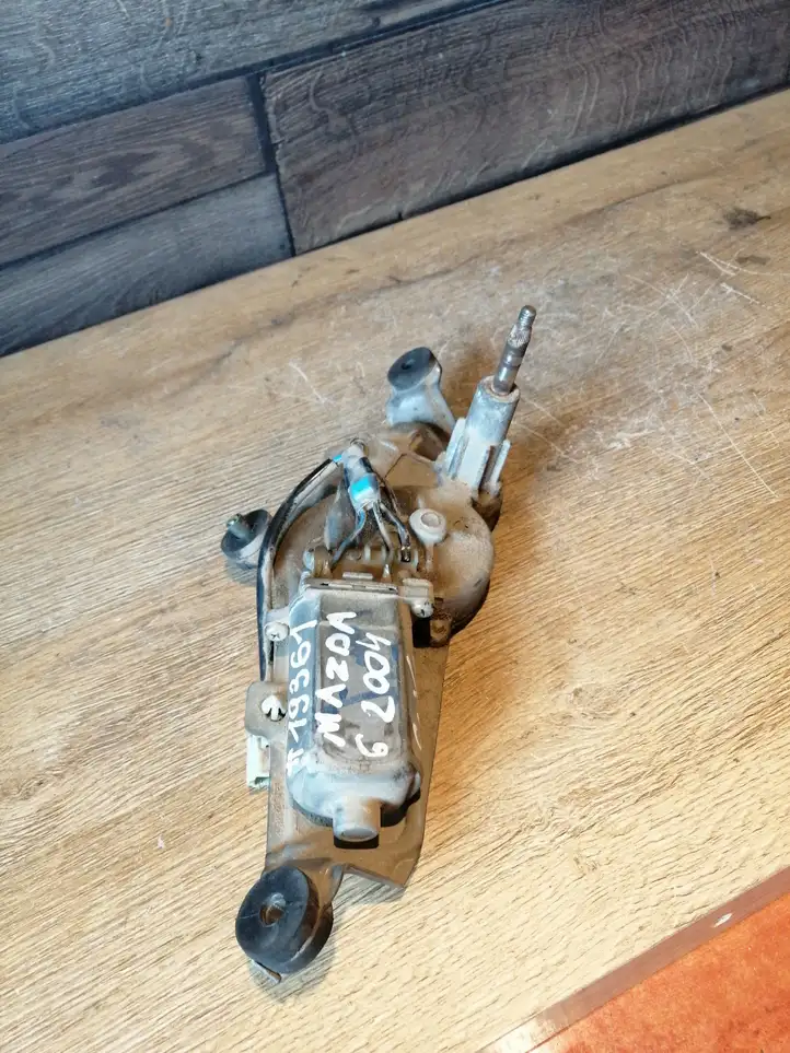Mazda 6 (2002 - 2005) Двигатель стеклоочистителя заднего стекла — фото 1
