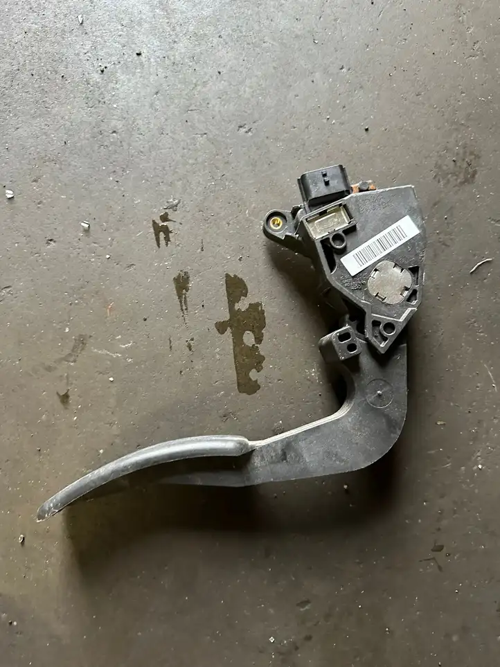 Dacia Lodgy (2012 - 2021) 180021343r Педаль акселератора — фото 1
