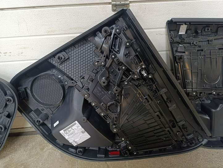 Audi A3/S3 8Y (2020 - )  8Y0867117A Комплект отделки дверей