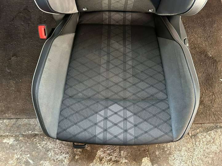 Volkswagen Golf VIII (2019 - )   Комплект салона