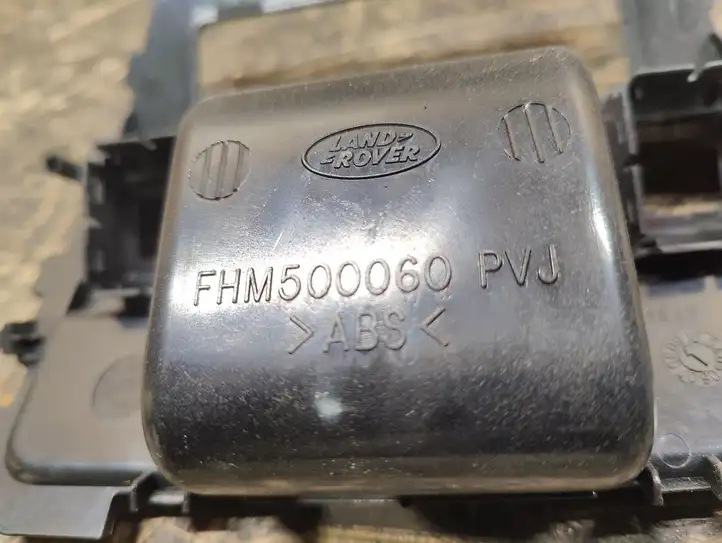Land Rover Discovery 4 - LR4 (2009 - 2013) FHM500060 Другая деталь консоли (туннеля) — фото 3