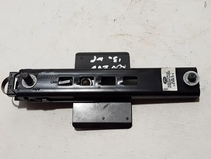 Land Rover Evoque I (2011 - 2015) BJ32611C46AA Регулятор высоты ремня безопасности — фото 1