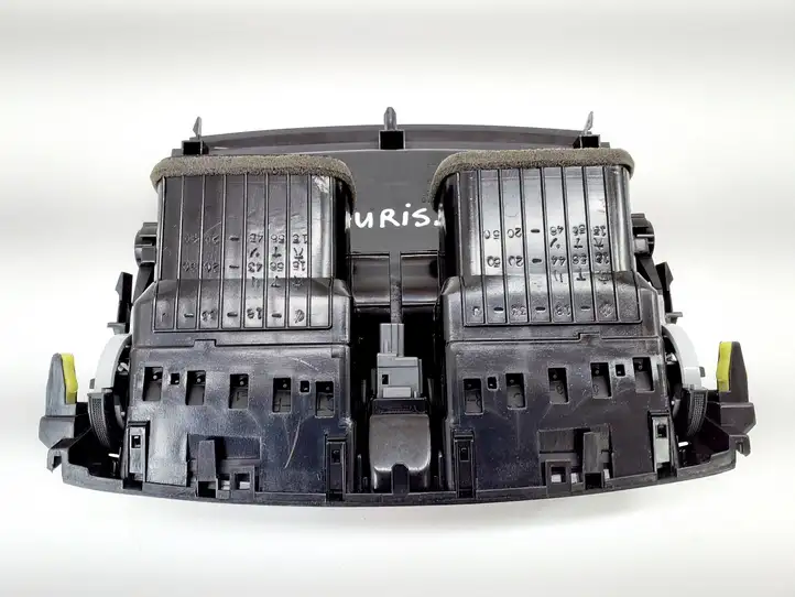Toyota Auris 150 (2006 - 2012) 5567012310 Воздушная решетка панели — фото 5