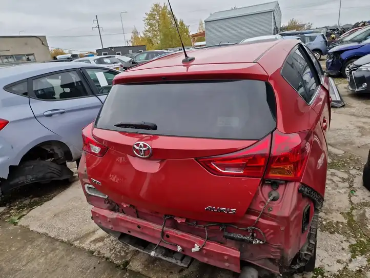 Toyota Auris E180 (2012 - 2018) Крышка багажника — фото 1
