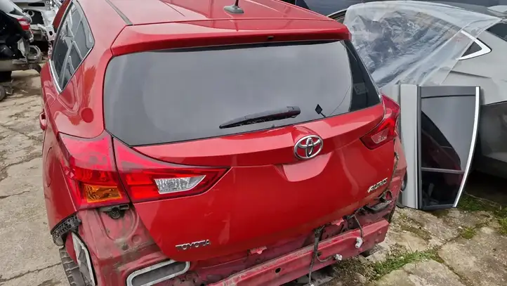 Toyota Auris E180 (2012 - 2018) Крышка багажника — фото 2
