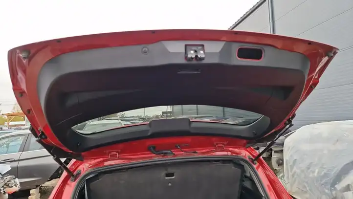 Toyota Auris E180 (2012 - 2018) Крышка багажника — фото 3