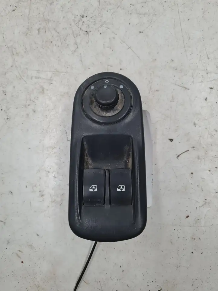 Opel Vivaro (2006 - 2014) 9116523 Кнопка стеклоподъемников — фото 1