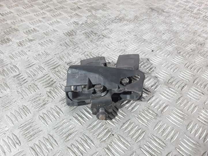 Audi A4 (2007 - 2011)  8K0857797 Задний средний замок ремня