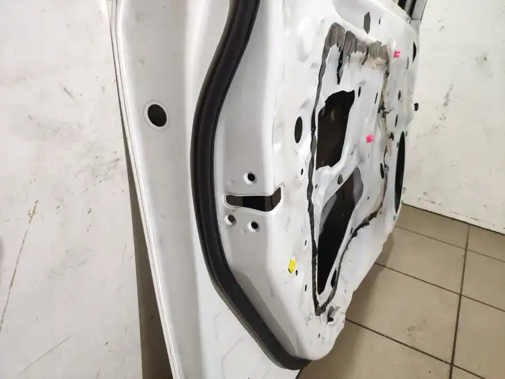 Toyota Avensis T270 (2012 - 2015) Дверь — фото 7