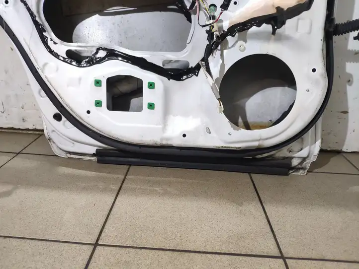 Toyota Avensis T270 (2012 - 2015) Задняя дверь — фото 6