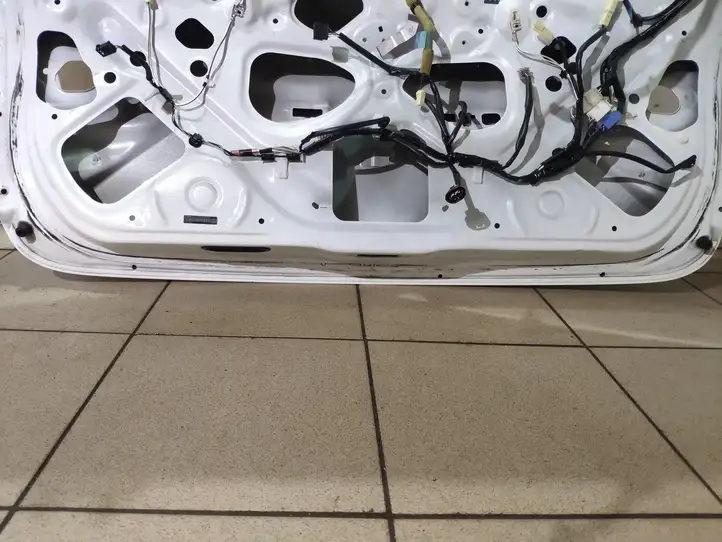 Toyota Avensis T270 (2012 - 2015) Крышка багажника — фото 3