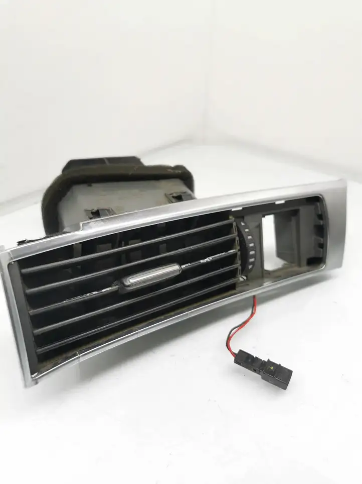 Audi A6 S6 C6 4F (2004 - 2008) 4F1820901C Боковой воздушный дефлектор — фото 1