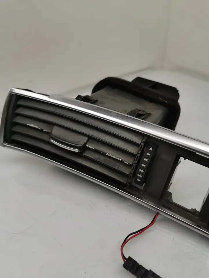 Audi A6 S6 C6 4F (2004 - 2008) 4F1820901C Боковой воздушный дефлектор — фото 2