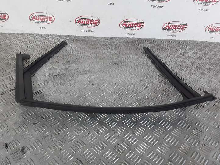 Audi A4 allroad (2009 - 2011)  8K9839439F Уплотнительная резина стекла задней двери