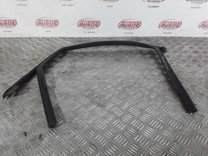 Audi A4 allroad (2009 - 2011)  8K9839439F Уплотнительная резина стекла задней двери