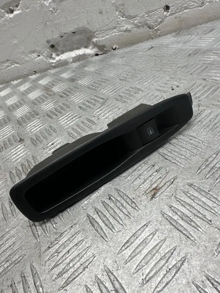 Renault Captur (2013 - 2020) 829614619R Кнопка стеклоподъемников — фото 1