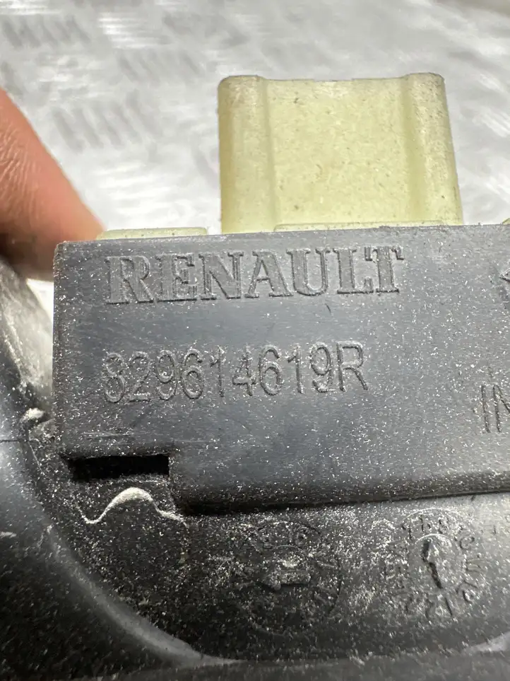 Renault Captur (2013 - 2020) 829614619R Кнопка стеклоподъемников — фото 3