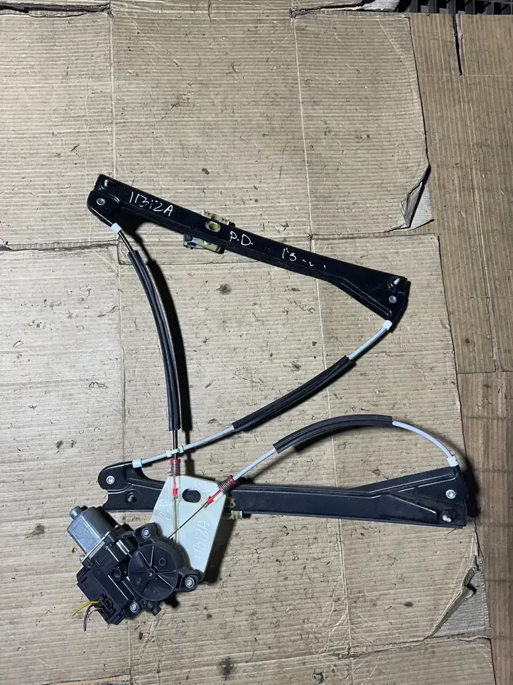 Seat Ibiza IV (6J,6P) (2008 - 2017) 6R0959802T Механический стеклоподъемник передней двери — фото 1