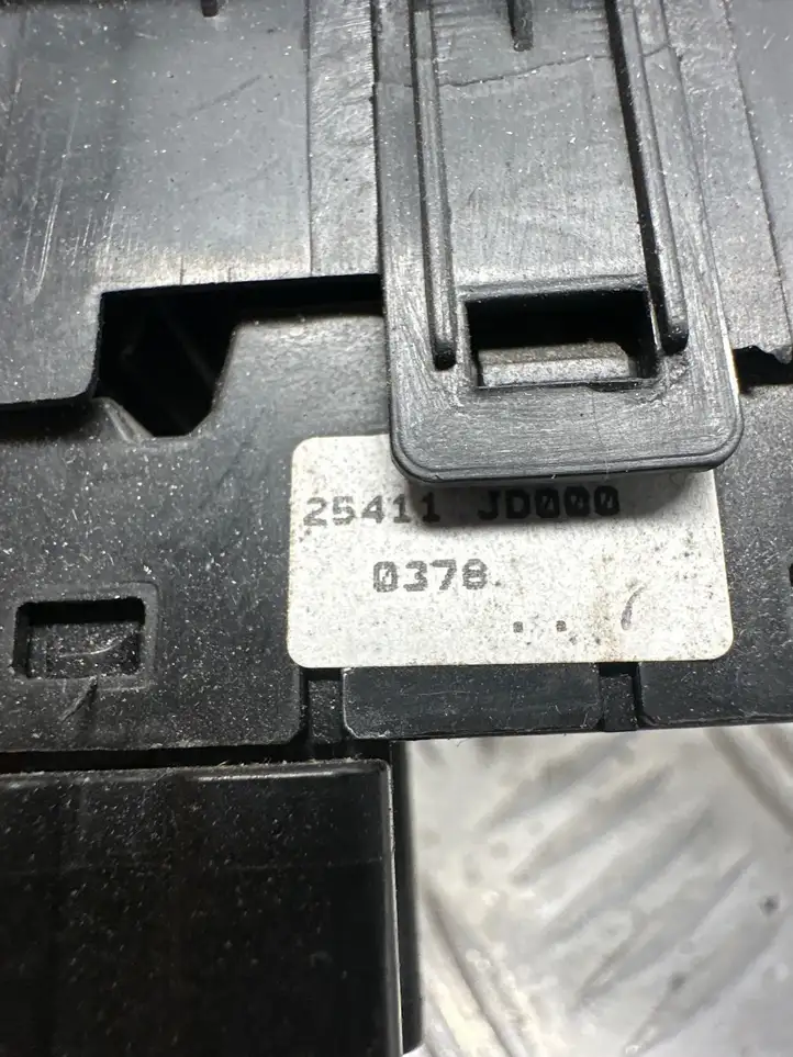 Nissan Qashqai (2006 - 2010) 25411jd000 Блок кнопок стеклоподъемников — фото 3