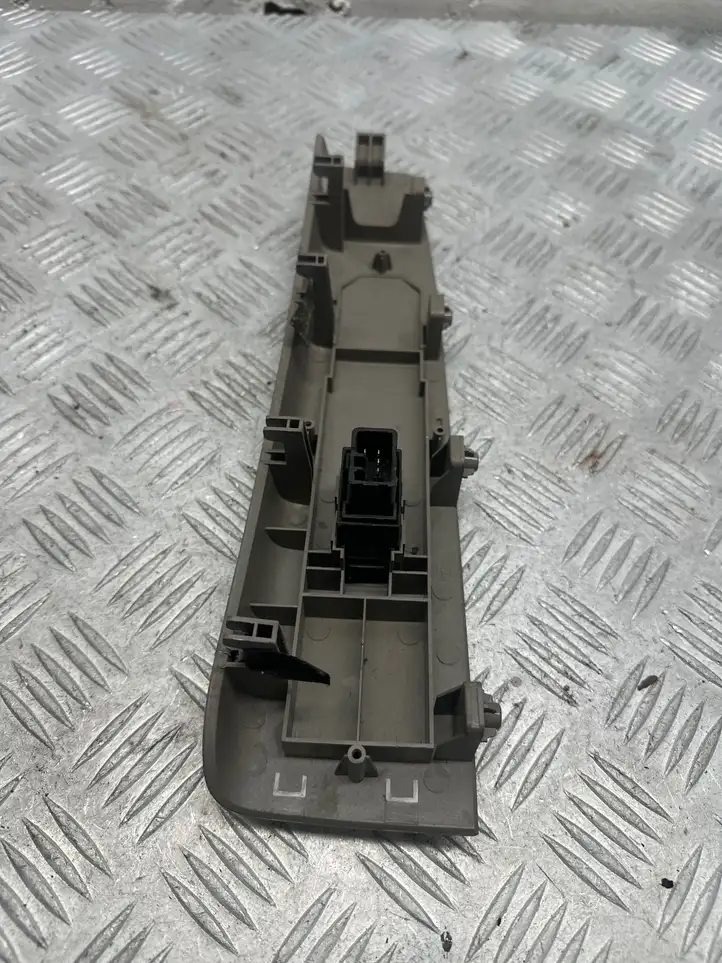 Hyundai Santa Fe (2009 - 2012) 371516 Кнопка стеклоподъемников — фото 2