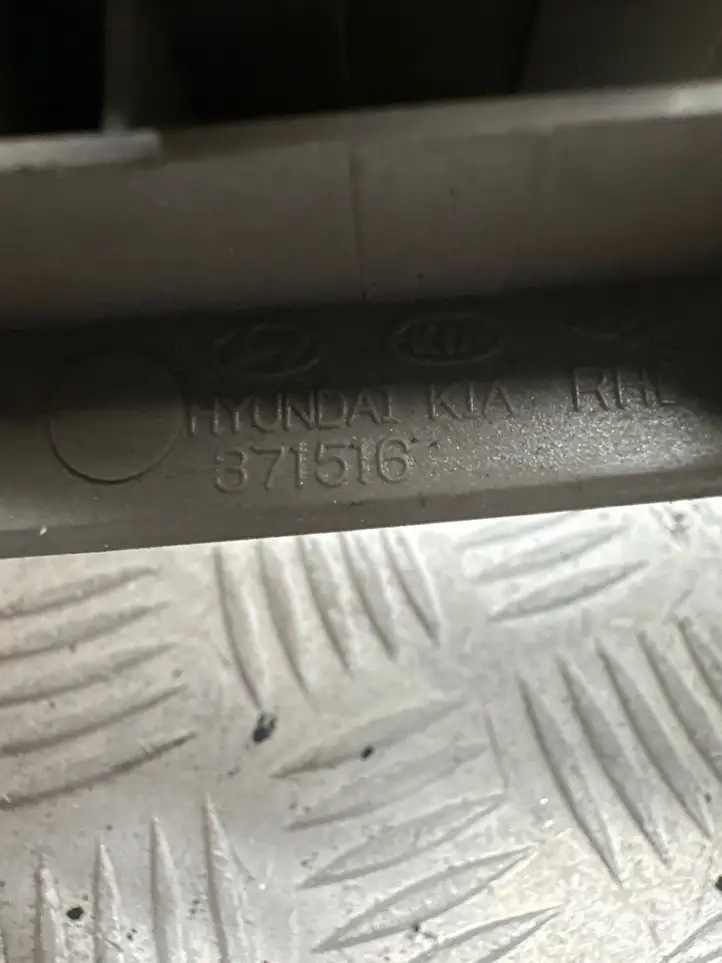 Hyundai Santa Fe (2009 - 2012) 371516 Кнопка стеклоподъемников — фото 3