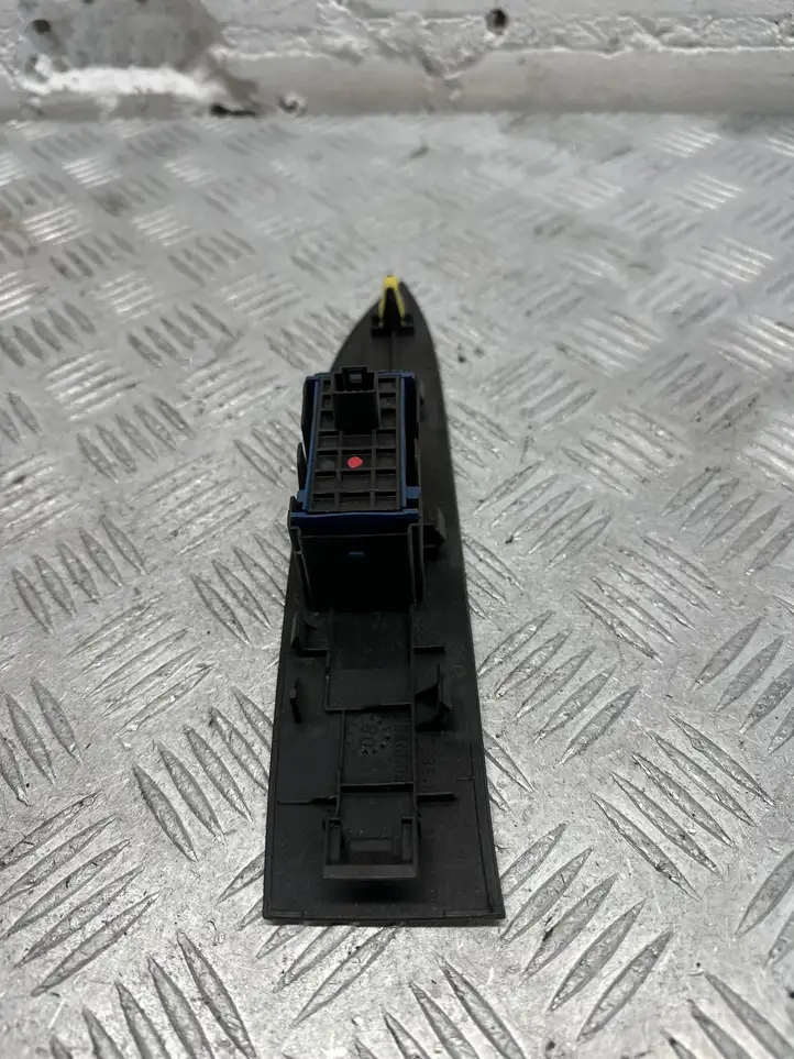 Toyota Avensis T270 (2009 - 2012) 7427205040 Блок кнопок стеклоподъемников — фото 2