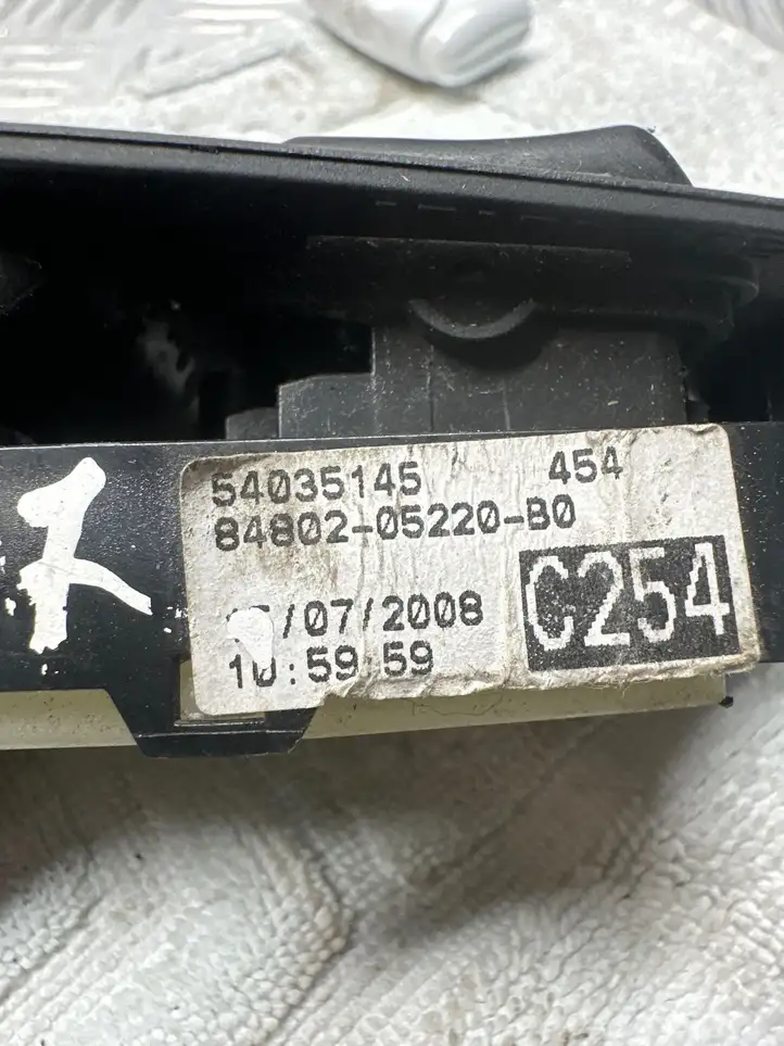 Toyota Avensis T250 (2006 - 2009) 8480205220B0 Блок кнопок стеклоподъемников — фото 3