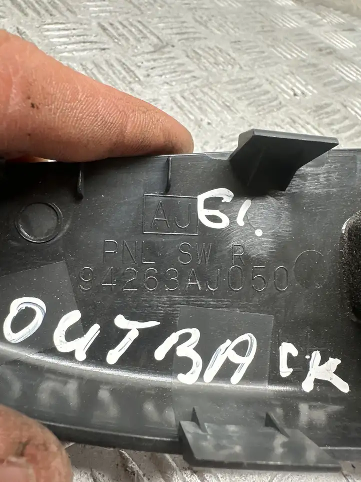 Subaru Outback (2009 - 2014) 94263AJ050 Кнопка стеклоподъемников — фото 3