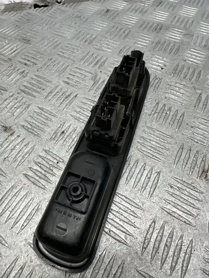 Peugeot 307 (2005 - 2008) 27461 Кнопка стеклоподъемников — фото 2