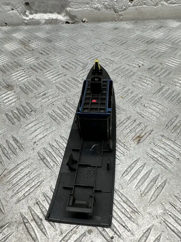Toyota Avensis T270 (2009 - 2012) 7427105050 Блок кнопок стеклоподъемников — фото 2