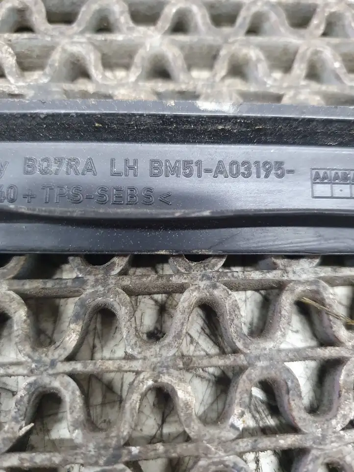 Ford Focus (2011 - 2015) BM51A03195 Накладка стоек лобового стекла — фото 9