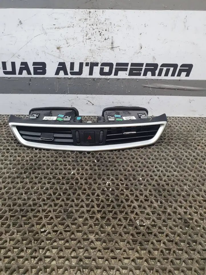 Nissan Qashqai (2013 - 2017) 687504EA0A Центральный воздушный дефлектор — фото 1