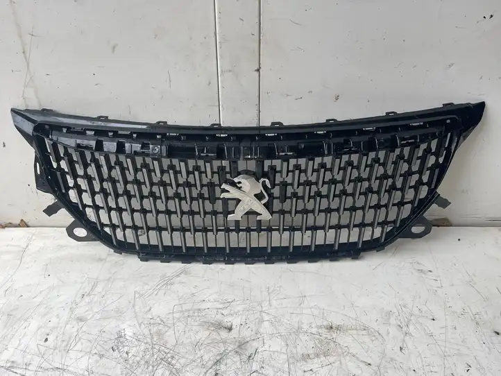 Peugeot 2008 II (2019 - ) 9825860780 Передняя решетка — фото 1