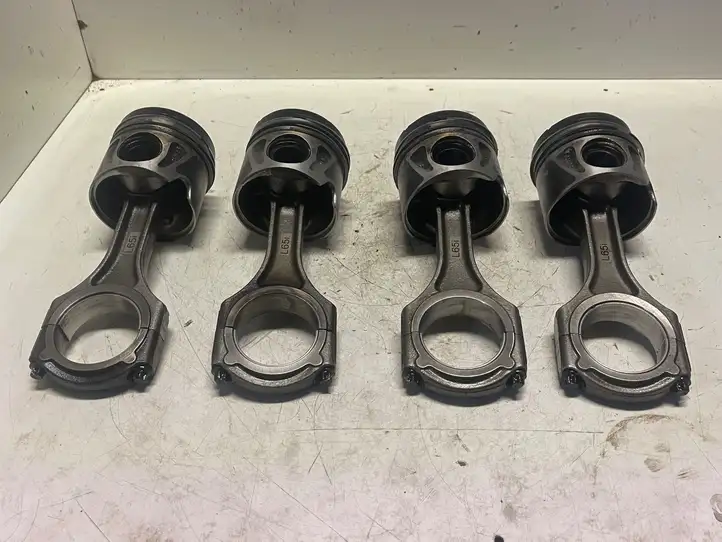 Mercedes-Benz Sprinter W906 (2006 - 2018) 50009231 Поршень с шатуном — фото 1