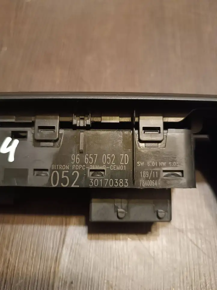 Citroen DS4 (2010 - 2016) 96657052ZD Кнопка стеклоподъемников — фото 6