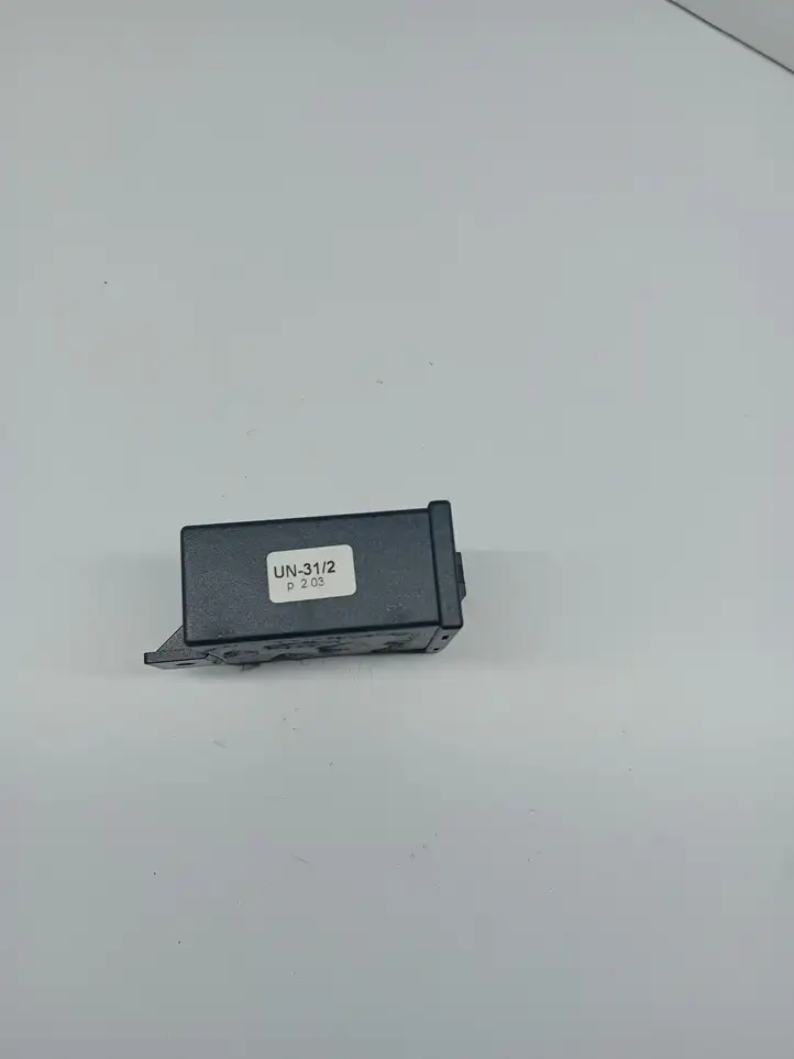 Mercedes-Benz C W204 (2007 - 2014) 10R035110 Блок управления светом — фото 3