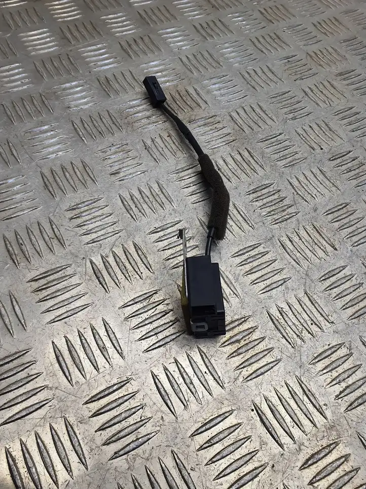 Infiniti Q70 Y51 (2013 - 2019) Антенна Bluetooth — фото 3