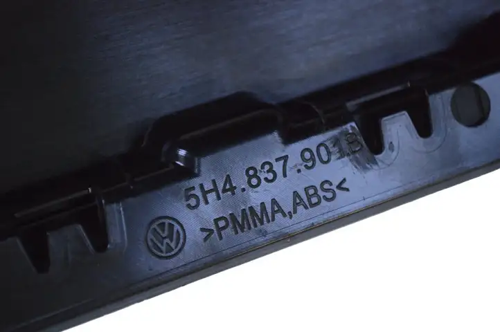 Volkswagen Golf VIII (2019 - ) 5H4837901B Накладка стекла передней двери — фото 5