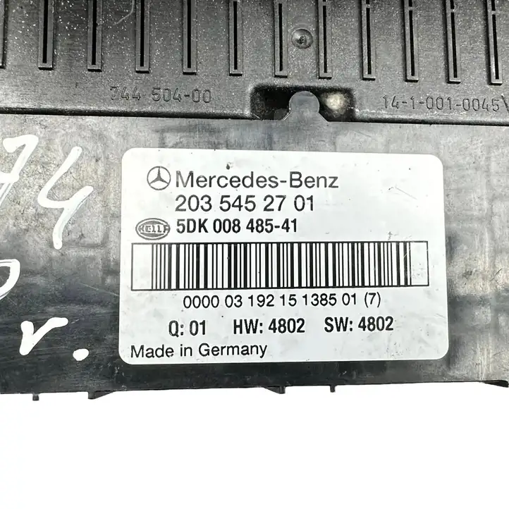 Mercedes-Benz C W203 (2000 - 2007) 2035452701 Блок предохранителей — фото 7