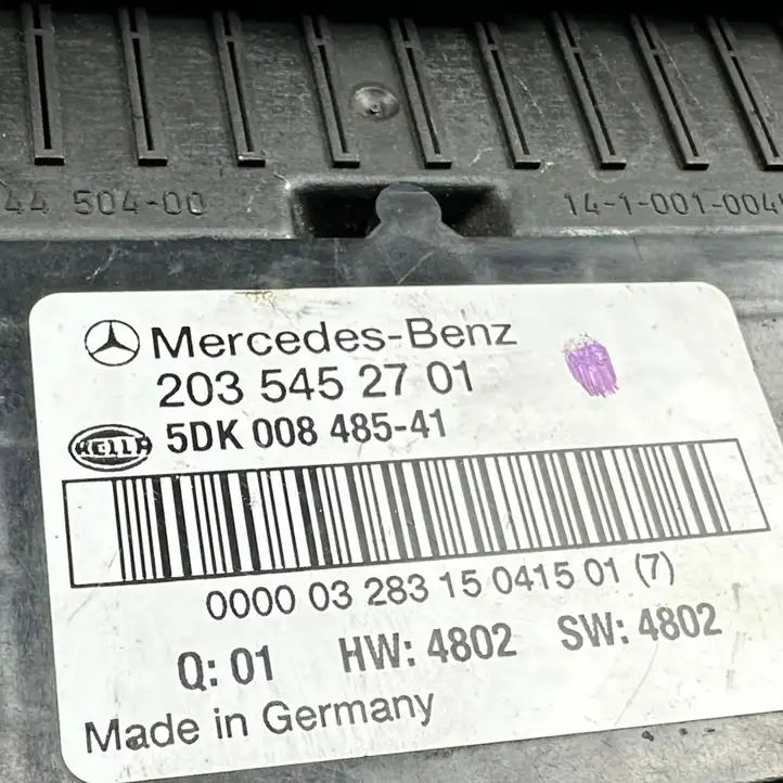 Mercedes-Benz C W203 (2000 - 2007) 2035452701 Блок предохранителей — фото 7